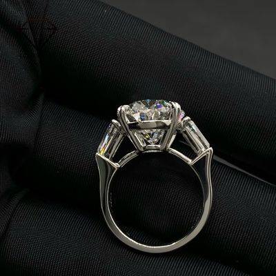 গুণমান Luxuryshine Oval Cut VVS/VS Lab Grown Diamond 10CT Solitaire Ring 18K Solid Gold Custom Jewelry With IGI Certificate লক্সিশাইন ওভাল কাট ভিভিএস/ভিএস ল্যাব গ্রোথ ডায়মন্ড ১০সিটি সলিটায়ার রিং ১৮ কার্ট সলিড গোল্ড কাস্টম জয়েন্টস আইজিআই সার্টিফিকেট সহ কারখানা